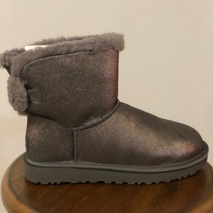 Arielle Sparkle Uggs in the color Gun